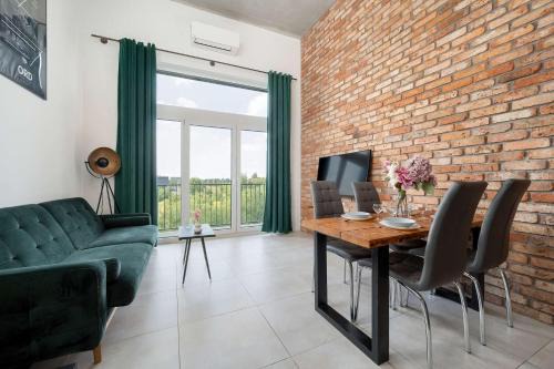 Elegant Studio with Air Conditioning Near the Airport in Wroclaw by Noclegi Renters