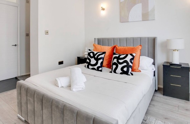 Elegant & Stylish Studio City Centre Nr High Street by Luxiety Stays