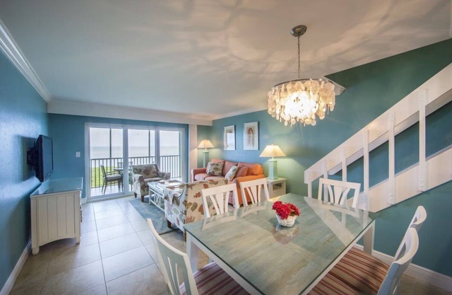 Elegant Three Bedroom Bayside Villa with Direct Access to Gorgeous Beaches