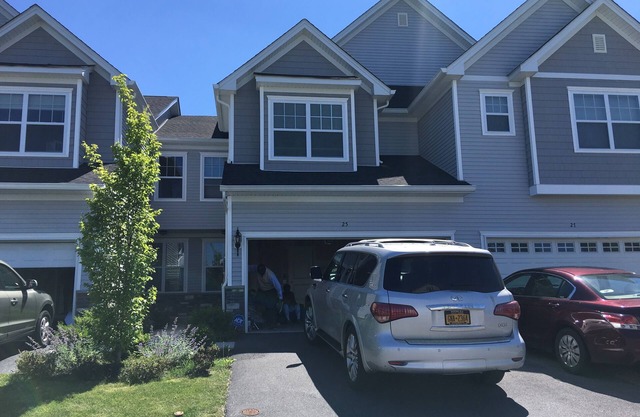 Elegant Town Home Middletown suburb close to city