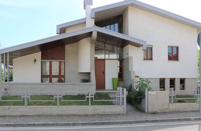 Elegant Villa with Garden, Attic room and a Stunning Staircase by Beahost