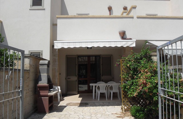 Elegant villa on three levels plus terrace with sea view.