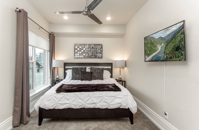 ★ Elite 1 Bedroom Suite ★ 400+Wi-Fi★King Bed★ BYU★
