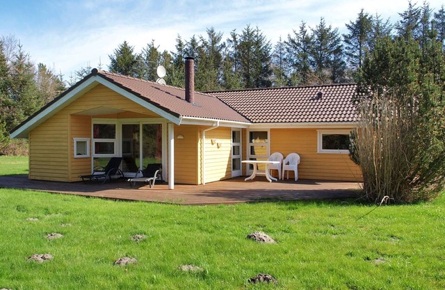 "Eljena" - 600m from the sea by Interhome