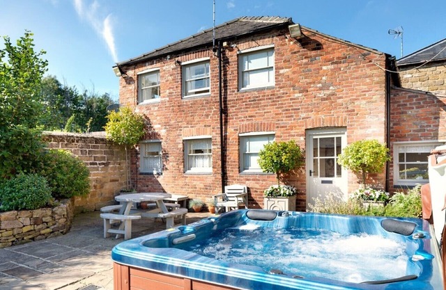 Elliott House - 4 bedroom property with hot tub