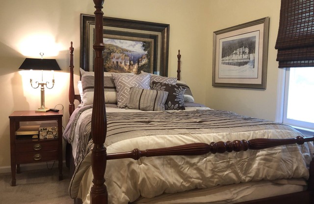 Elon Private Guest Suite : 2 bedroom, Sitting room, bath, laundry