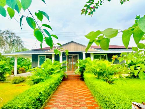 Elure Cafe and Stays