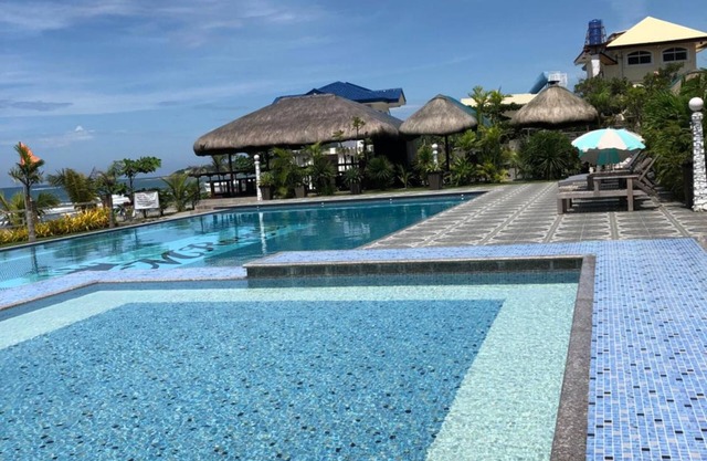 EM Royalle Hotel & Beach Resort