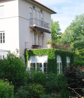 Embassy Row BnB