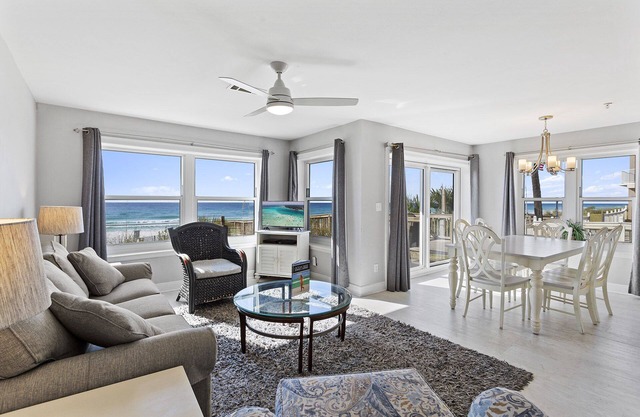 Emerald Dunes 105 - Gulf Front, Crystal Beach, Heated Community Pool, Hot Tub!