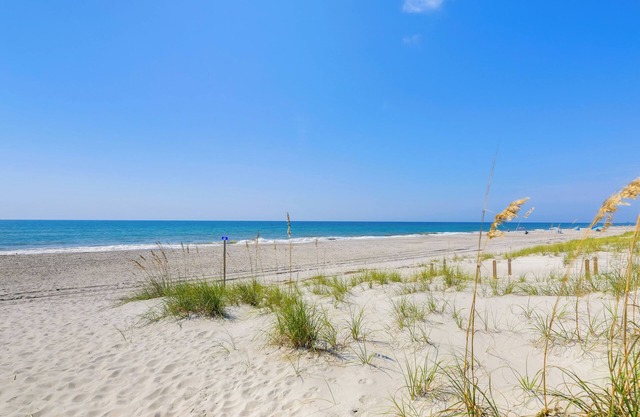 Emerald Isle Vacation Rental, Walk to Beach!