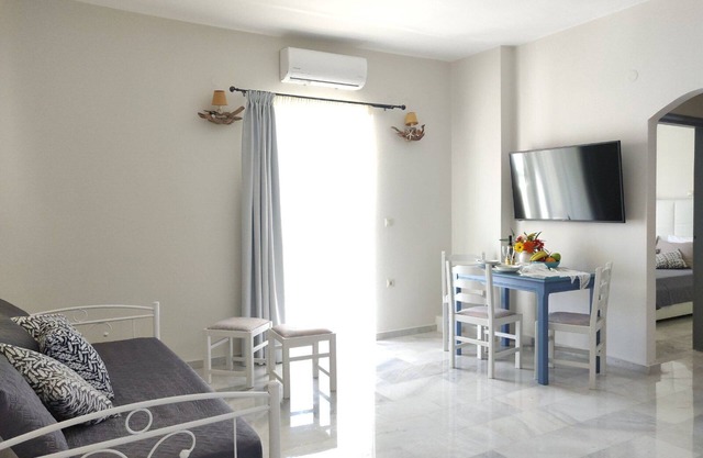 Emorfia's Apartments - 300m to the beach