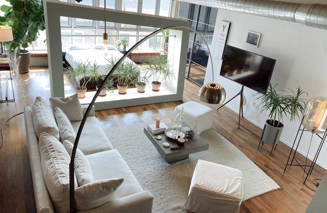 En Vogue Loft | Arts District Pro Stay: Work. Unwind.