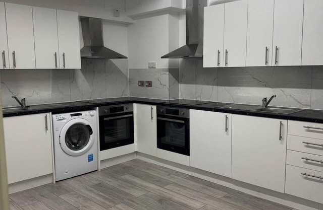 Enchanting 4-Bed House in Enfield
