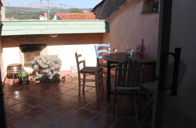 Enchanting stone house for 1- 4 people in the medieval Paziols
