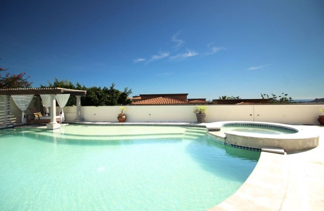 ENDLESS OCEAN VIEW IN A LUXURY VILLA