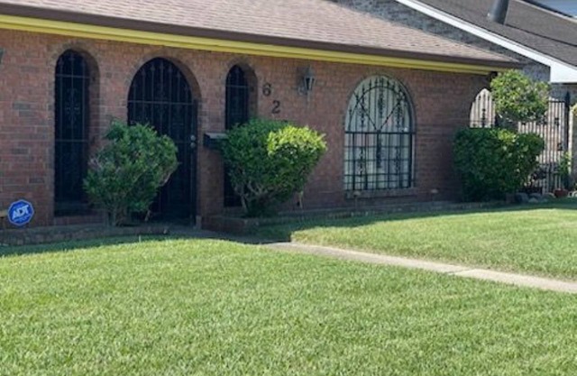Enjoy a Delicious Summer While Staying in this Lovely Home in Enchanting NOLA!