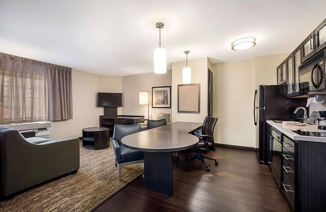 Enjoy a Hassle-Free & Suiting Stay! 2 Relaxing Units with Kitchen, Pet-friendly!