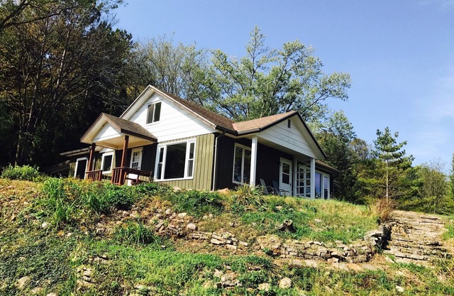 Enjoy a relaxing stay at the Chickadee Cottage in Richland Center Wisconsin