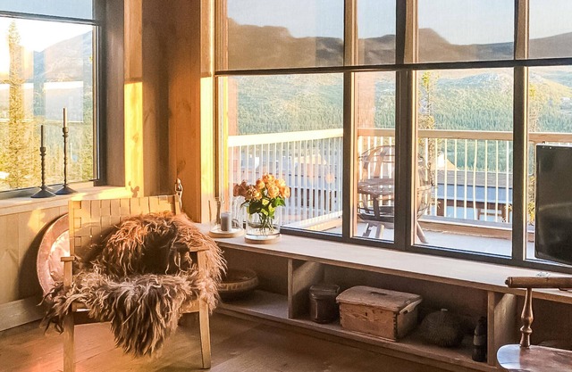 Enjoy a relaxing mountain hiking vacation in the nature paradise, Gaustablikk