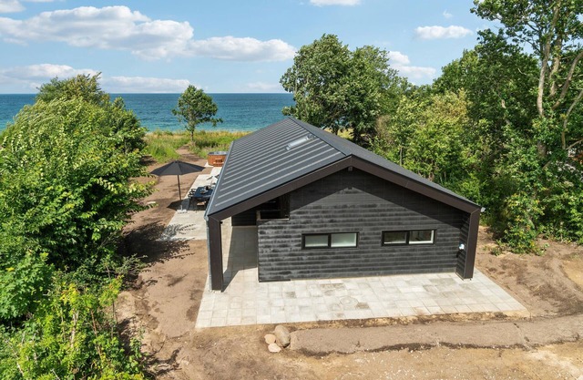Enjoy a relaxing vacation in this vacation home with sea panorama.