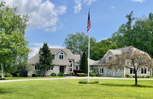 Enjoy Every Season at this Serene Estate with Incredible Mountain Views !