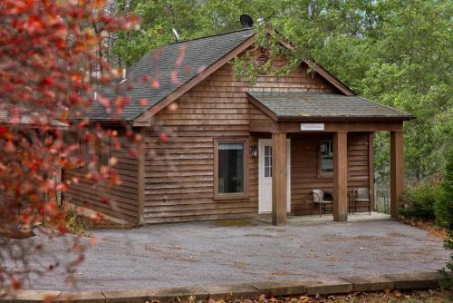 Enjoy Mountain Views Fire Pit Grill Deck & WiFi
