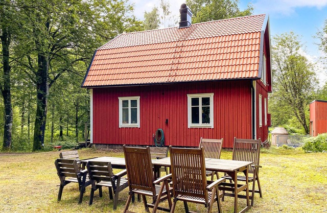 Enjoy peace and quiet in a quiet environment and near several lakes.