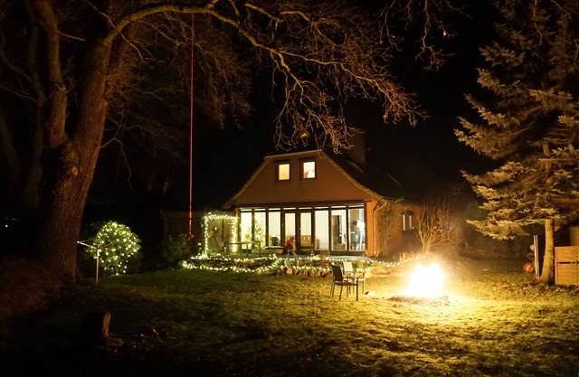 Enjoy peaceful and pleasant holidays by the fireplace in an idyllic detached house