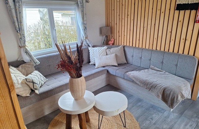 EnJoy Sea and Lake Holiday Home in Lauwersoog