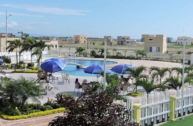 Enjoy the pacific ocean in a lovely home - perfect vacation awaiting