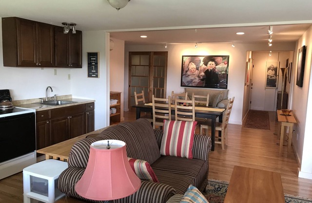 Enjoy up close views of Quartermaster Harbor near to all Vashon has to offer