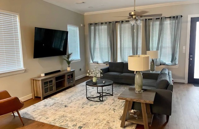 Enjoyable 2-bedroom house with AC in vibrant Houston