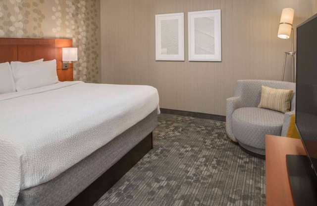 Ensuring a Very Comfortable & Memorable Stay! Pets are Allowed, w/Indoor Pool!