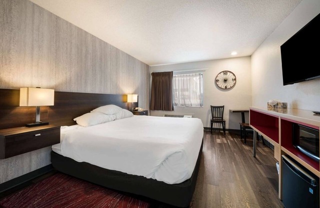 Ensuring a Very Comfortable & Memorable Stay! Pool, Free Breakfast & Parking
