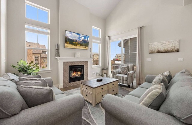 Entertainment Oasis>1st-floor Master>Mountain View