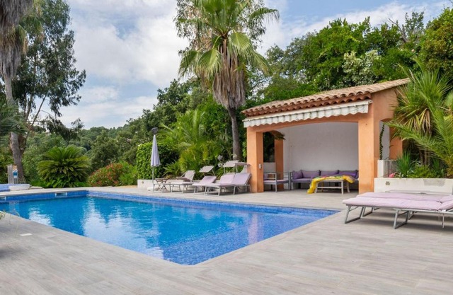 Enticing Holiday Home in Les Adrets de l'Esterel with Pool