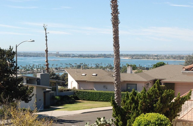 Entire 3 Bedrooms Guest House Close Beach Downtown