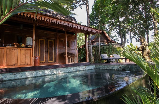 Entire antique villa w/private pool and kitchen