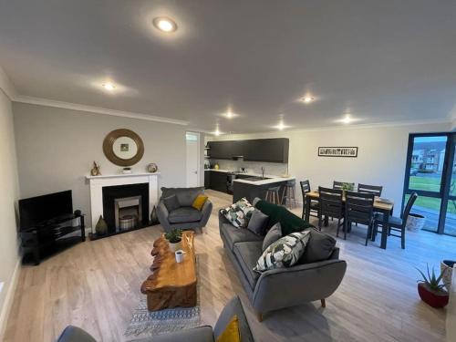 Entire Apartment , Centre Carrick-On-Shannon