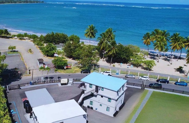 Entire complex Beachfront Villa Complex 12 Bedrooms, 6 Baths, Sleeps 48