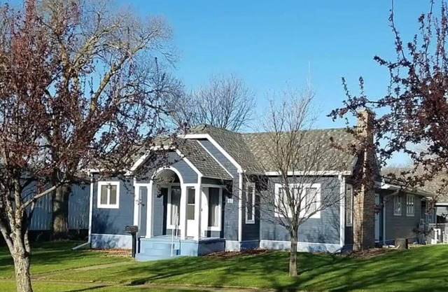Entire home in a country town!