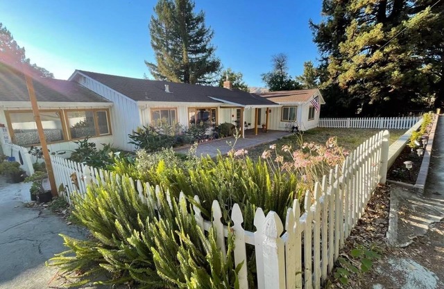 Entire home/Patio w/Mountain & Bay View/Pond