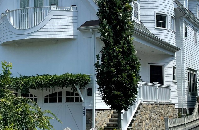 Entire House- Walk to Beach!
