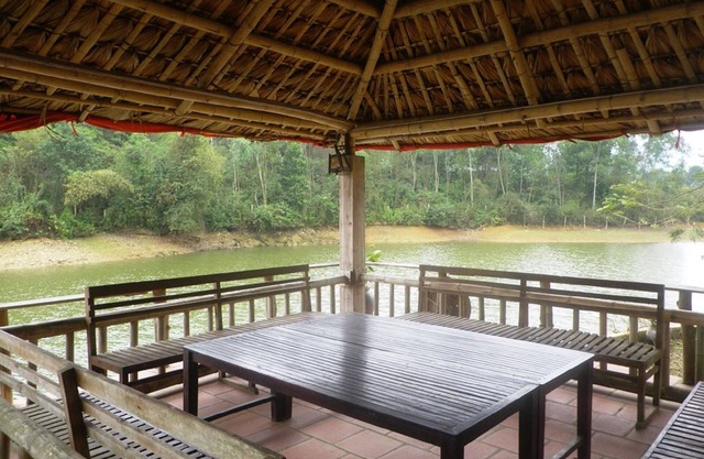 Entire Lakeside House in Hanoi Countryside : Private home with resort facilities