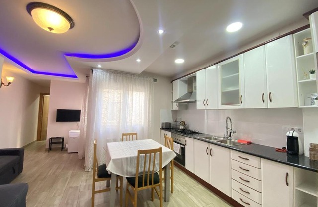Entire New Apartment 20' from Barcelona