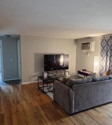 Entire quiet 2 bedroom apartment