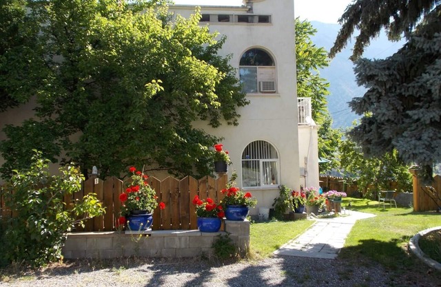 Entire rental unit in Lillooet, Canadan4 guests 2 bedrooms 2 beds1 bathn