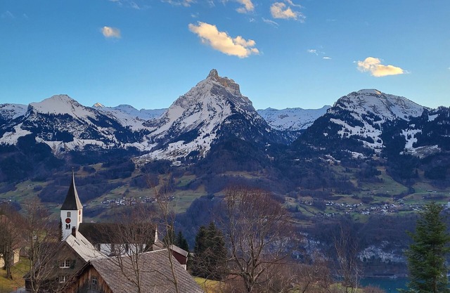 Epic view and sun sets from spacious 4 bedroom apartment. Large families +groups