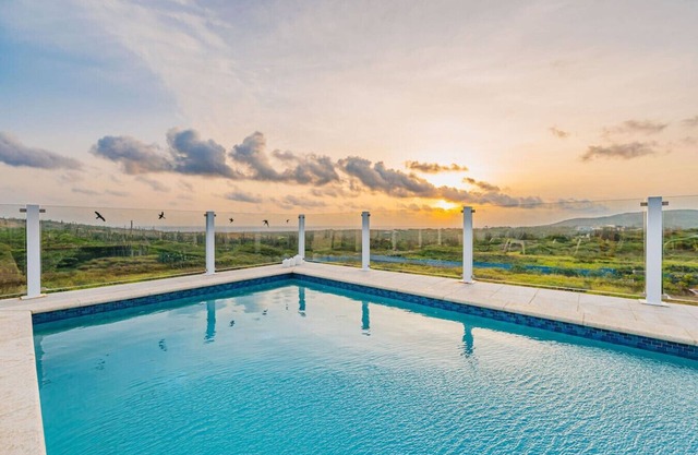 Epic Views! 2BR House w/Pool, BBQ, Outdoor Dining by AtMonchi
